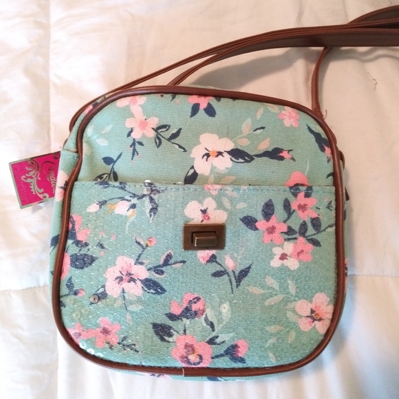 ✨🌸Candie's Floral Crossbody Bag. NWT!🌸✨ - Picture 1 of 6